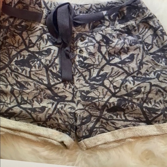 Lilka terry cloth bird print shorts - Picture 2 of 12